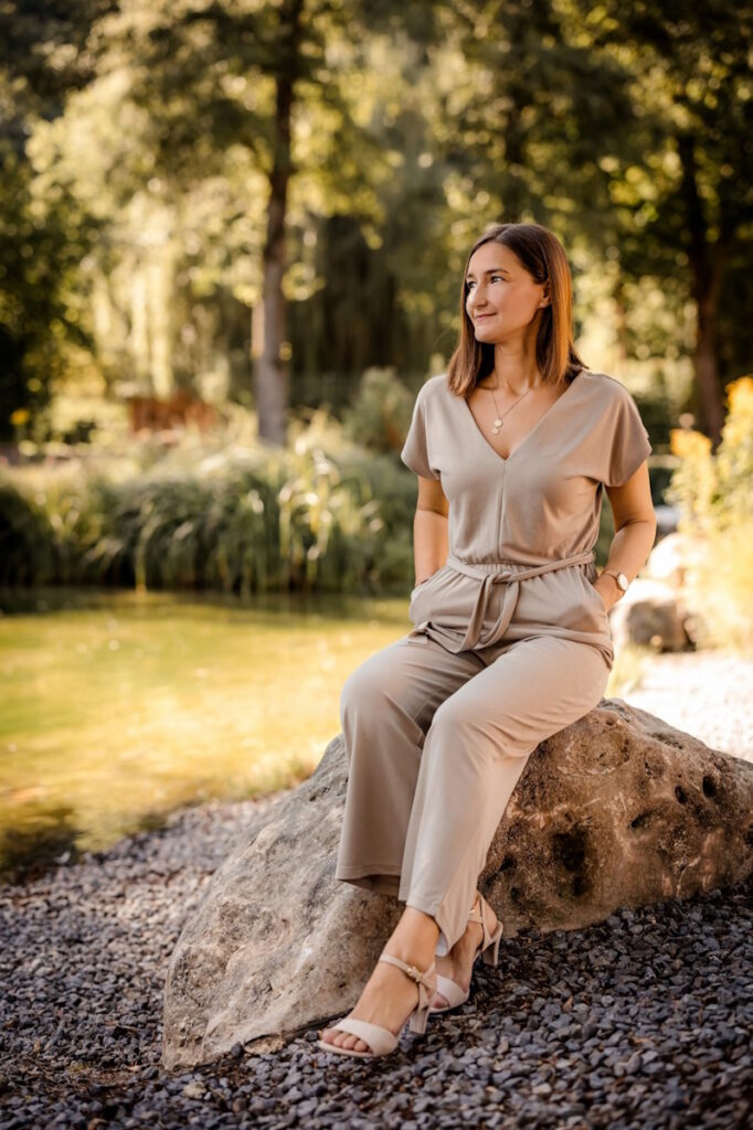 Ich bin Elena – Dentalhygienikerin, ganzheitliche Gesundheitsberaterin und Mentorin für präventiv arbeitende Dentalprofis.